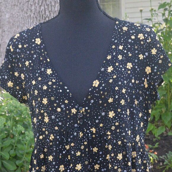 L.A. Hearts Rayo Ruffle Hem Dress Black Floral V-Neck - Picture 2 of 7